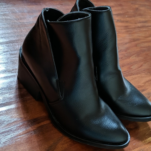 Black pointy toe ankle boots - Picture 2 of 4